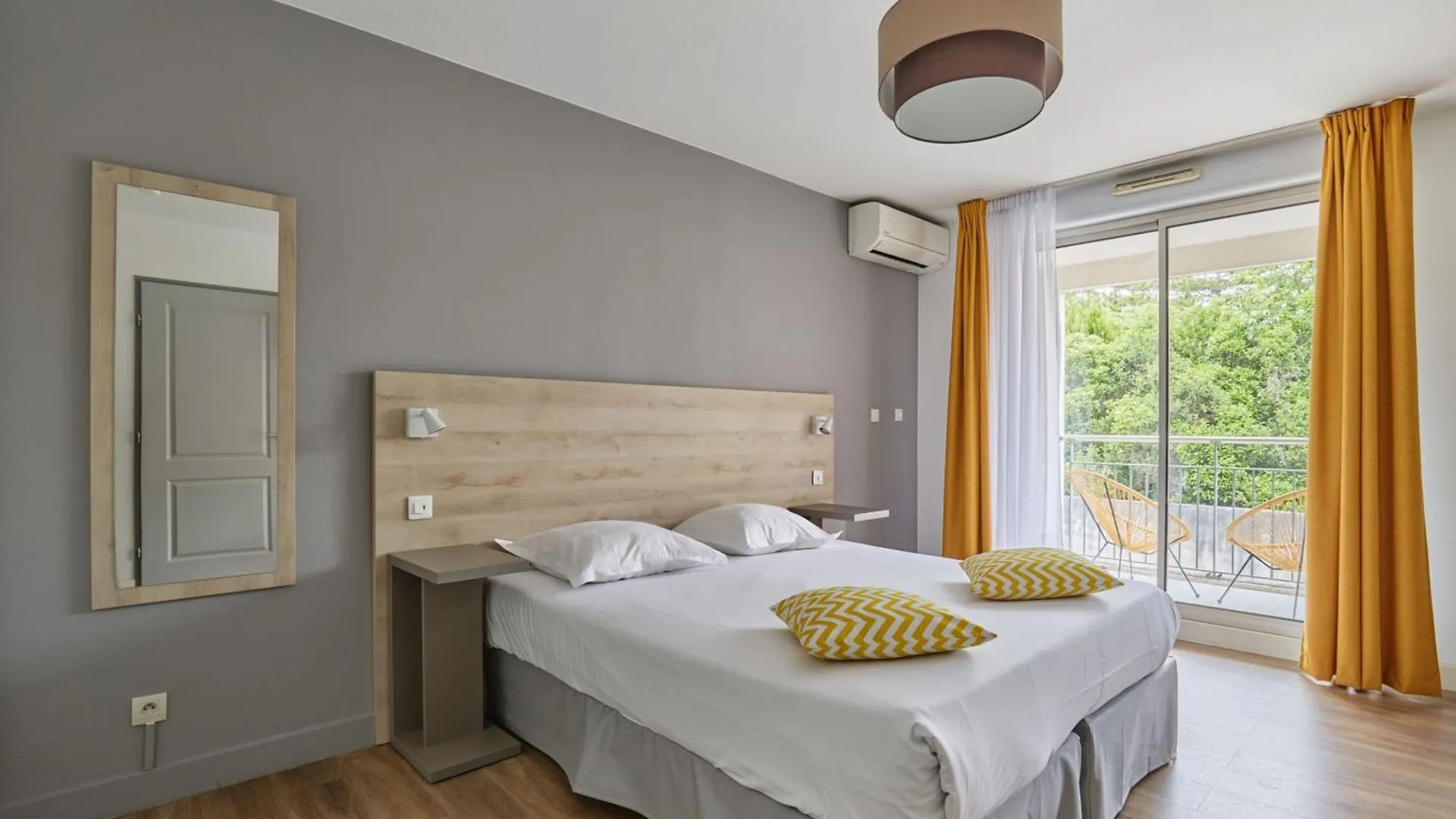 *** Aparthotel Appart Hotel Odalys City Aix En Provence Le Clos De La Chartreuse Aix-en-Provence France