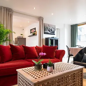 2 Bedroom In The Heart Of The Old Town Apartment Lille