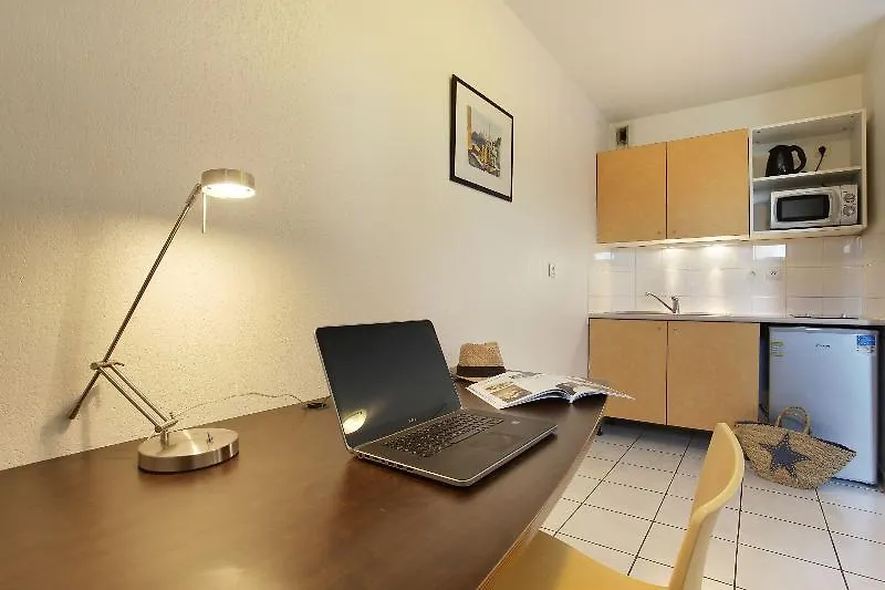 Appart Hotel Odalys City Aix En Provence Le Clos De La Chartreuse Aix-en-Provence 3*,